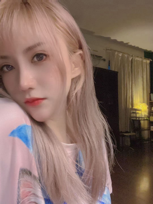 颜值系嫩妹琪琪